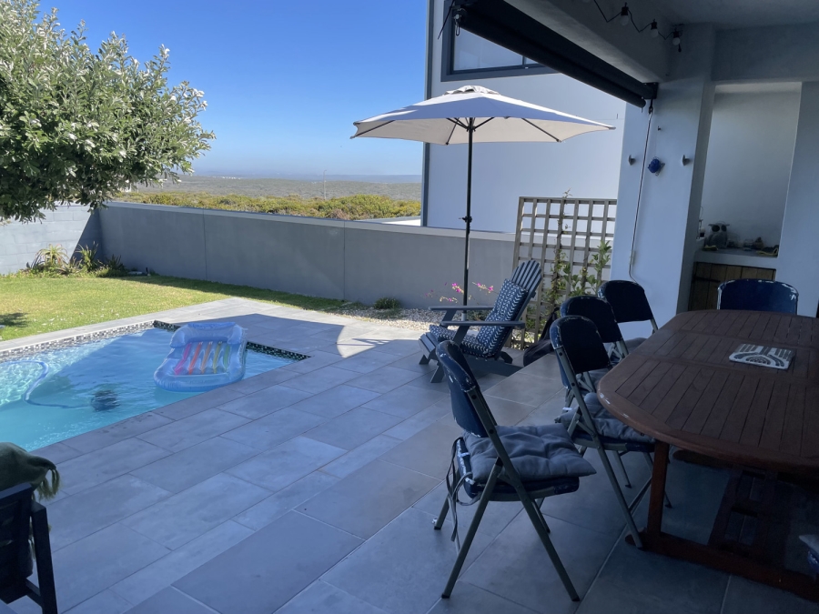 4 Bedroom Property for Sale in Pearl Bay Western Cape
